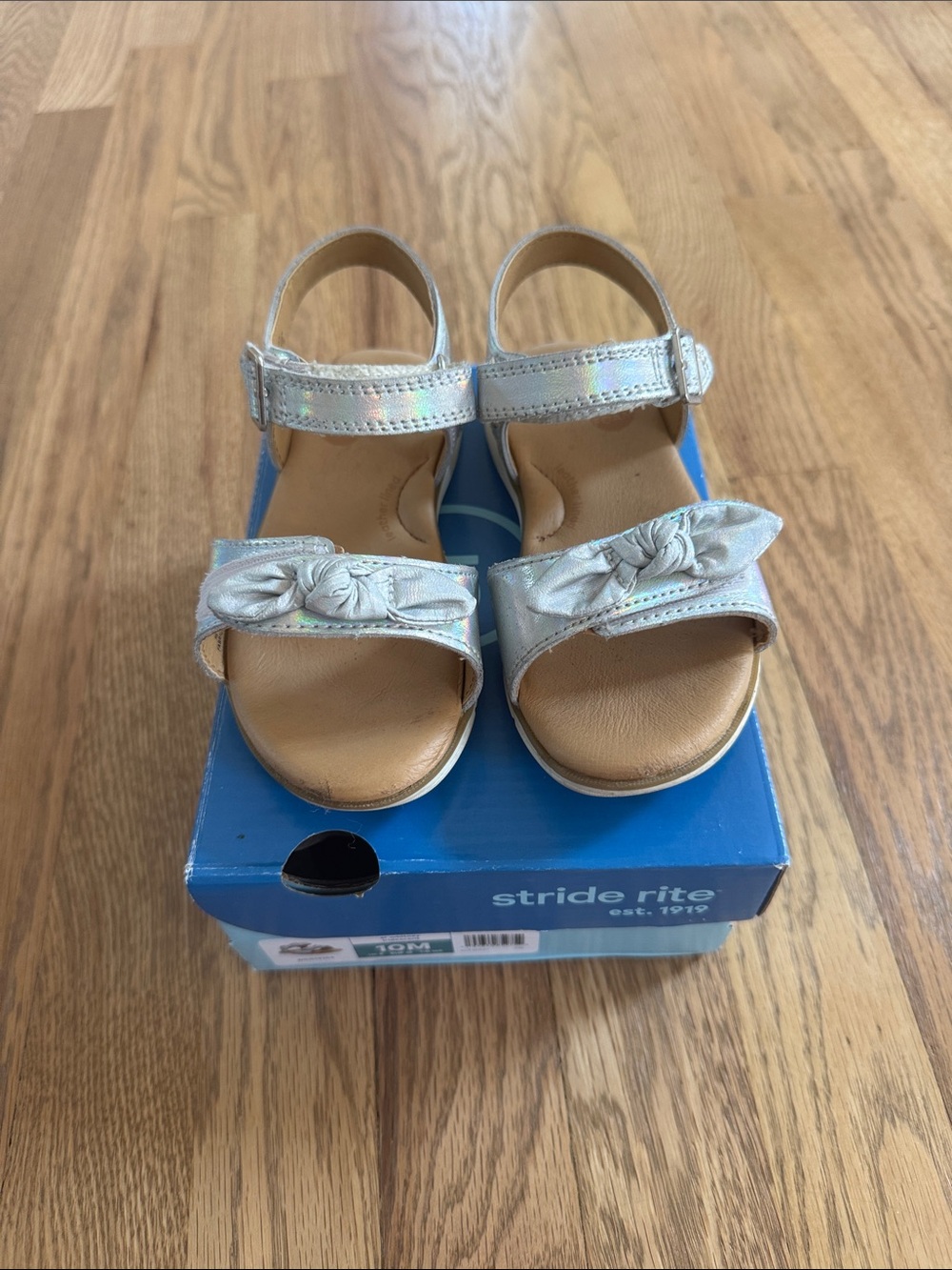 Stride Rite Girls' Iridescent Silver Knot Sandals
